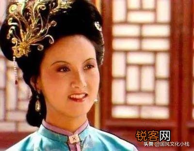 《红楼梦》作者曹雪芹跟清朝王族有什么样的关系？