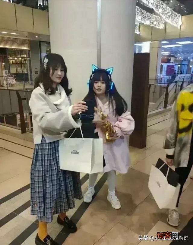 继LOL“约德尔霍建华”后,火线妹也翻船,全身照吓得粉丝退群！究竟怎么回事？