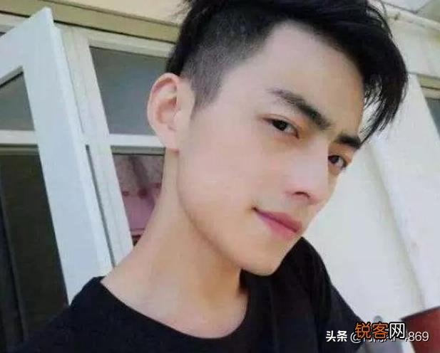 继LOL“约德尔霍建华”后,火线妹也翻船,全身照吓得粉丝退群！究竟怎么回事？
