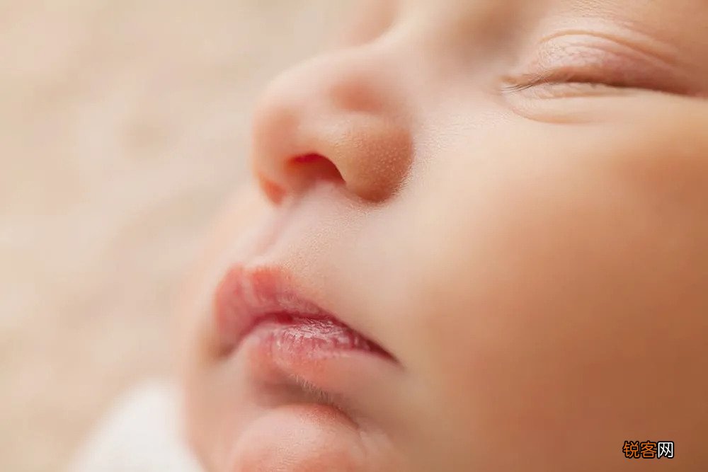 秋冬季宝宝嘴唇干裂，凡士林、木瓜膏等哪种好 详解6款润唇膏