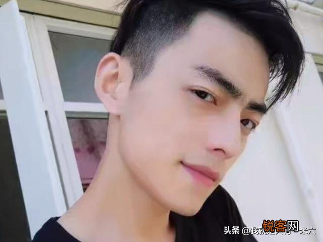 英雄联盟斗鱼主播酷似霍建华,被却网友调侃为“电竞钢铁直男”,如何评论？