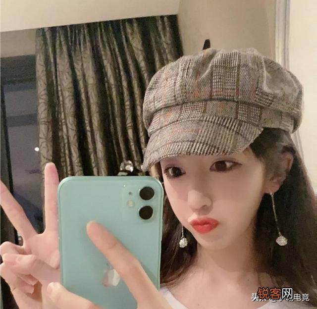 斗鱼主播呆妹儿直播间被封,跳舞出现违规动作,被超管盯上了,你怎么看？