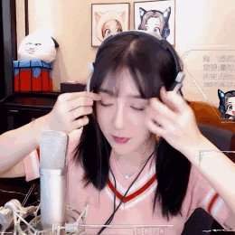 斗鱼主播呆妹儿直播间被封,跳舞出现违规动作,被超管盯上了,你怎么看？