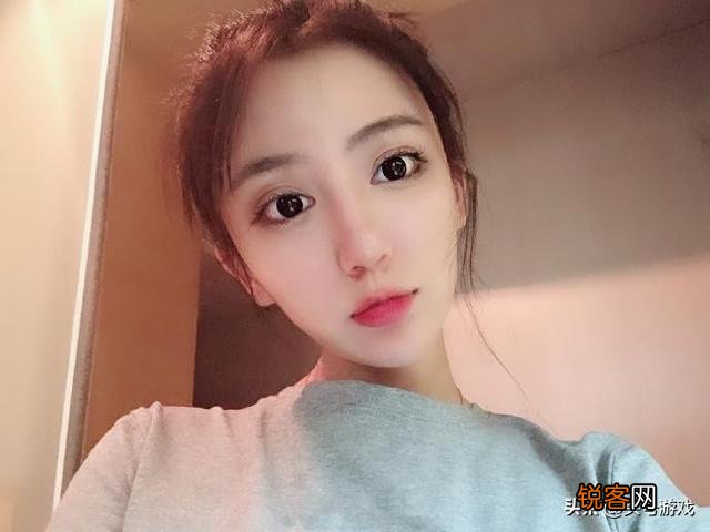 呆妹儿深夜COS奥特曼,因实在“辣眼睛”,超管把她封禁了,直播间笑出猪叫,如何评价？