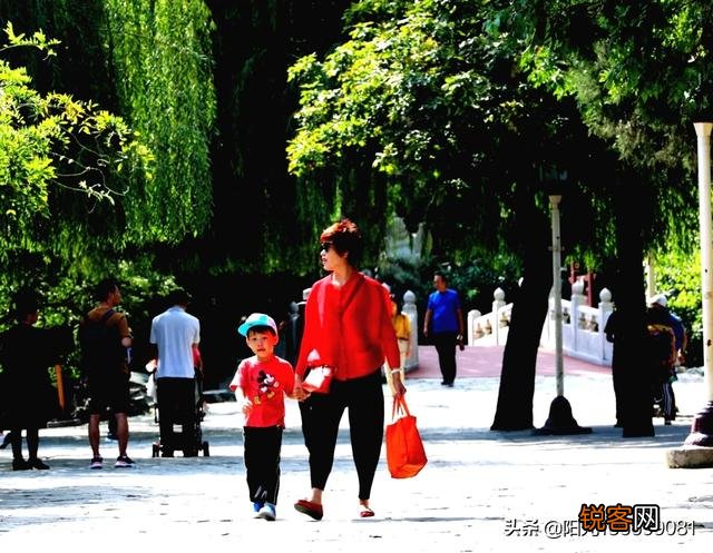 用大光圈拍人像久了会腻吗？