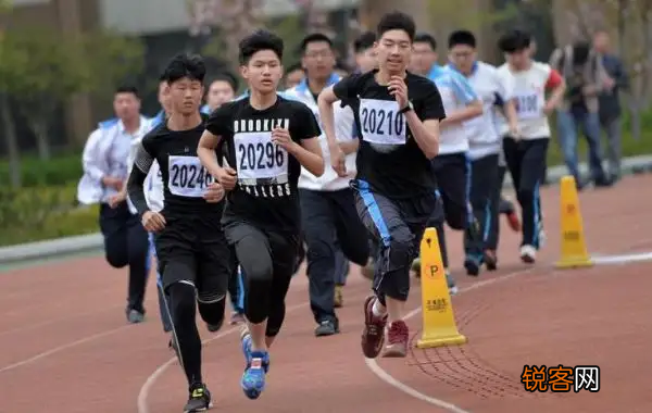 体育中考800米跑步技巧 800米的训练方法