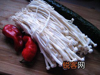 凉拌黄瓜金针菇的做法