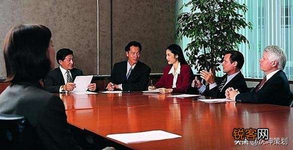 有十万块钱预算,开个什么店比较稳妥？