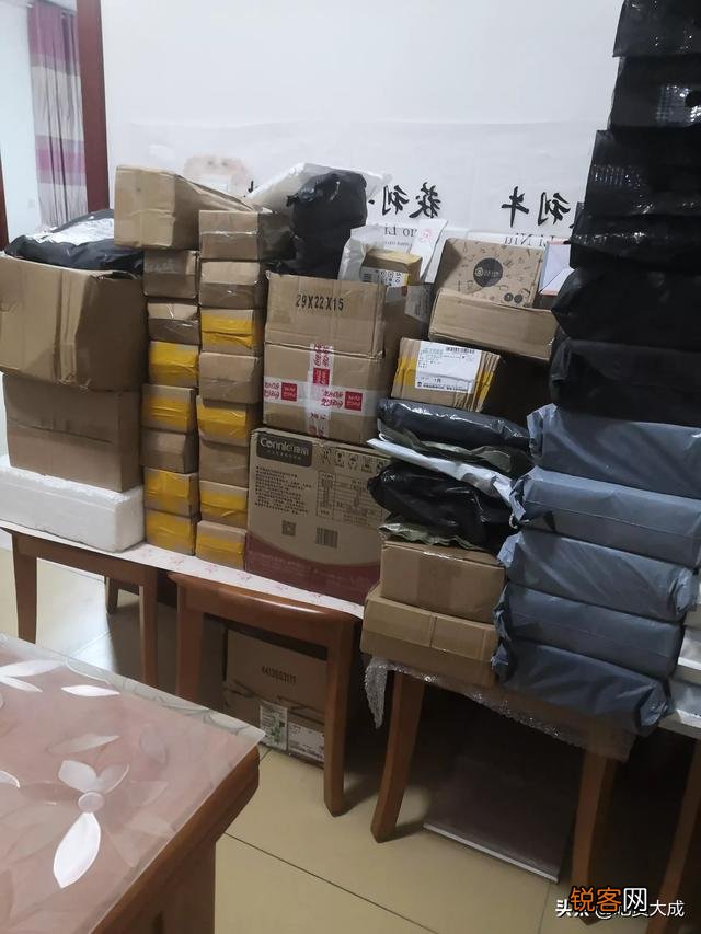 我想卖十块钱3提的纸巾,不知道在哪里进货,有没有好的推荐？