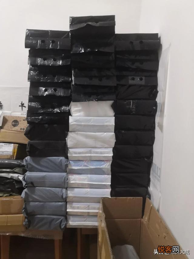 我想卖十块钱3提的纸巾,不知道在哪里进货,有没有好的推荐？