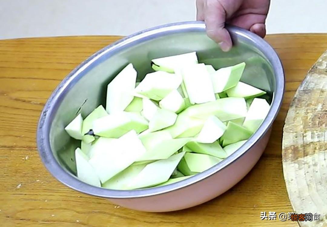 一点肉都不放，却比大鱼大肉都香，特别下饭 茄子的5种素烧做法