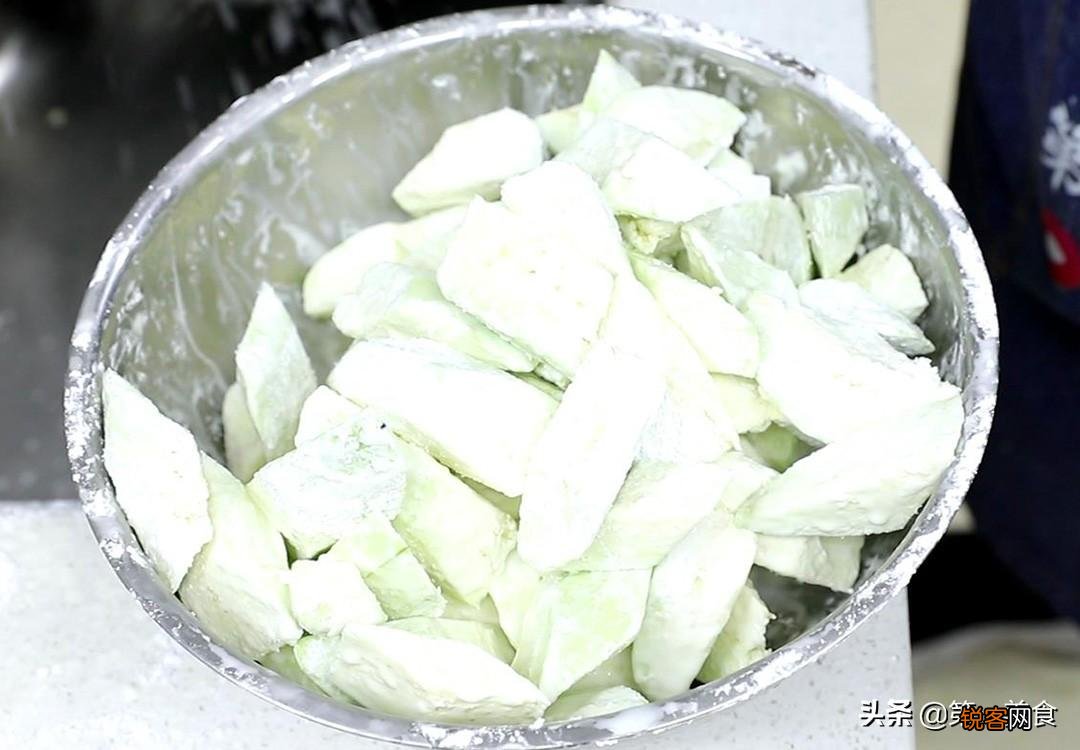 一点肉都不放，却比大鱼大肉都香，特别下饭 茄子的5种素烧做法