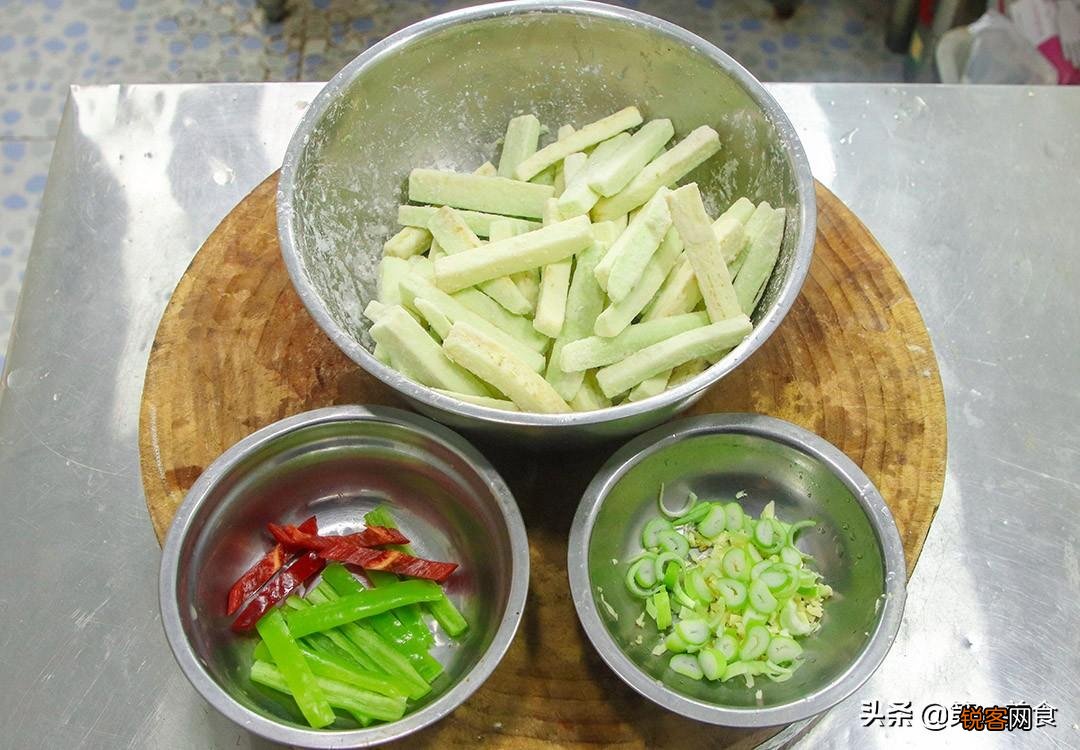 一点肉都不放，却比大鱼大肉都香，特别下饭 茄子的5种素烧做法