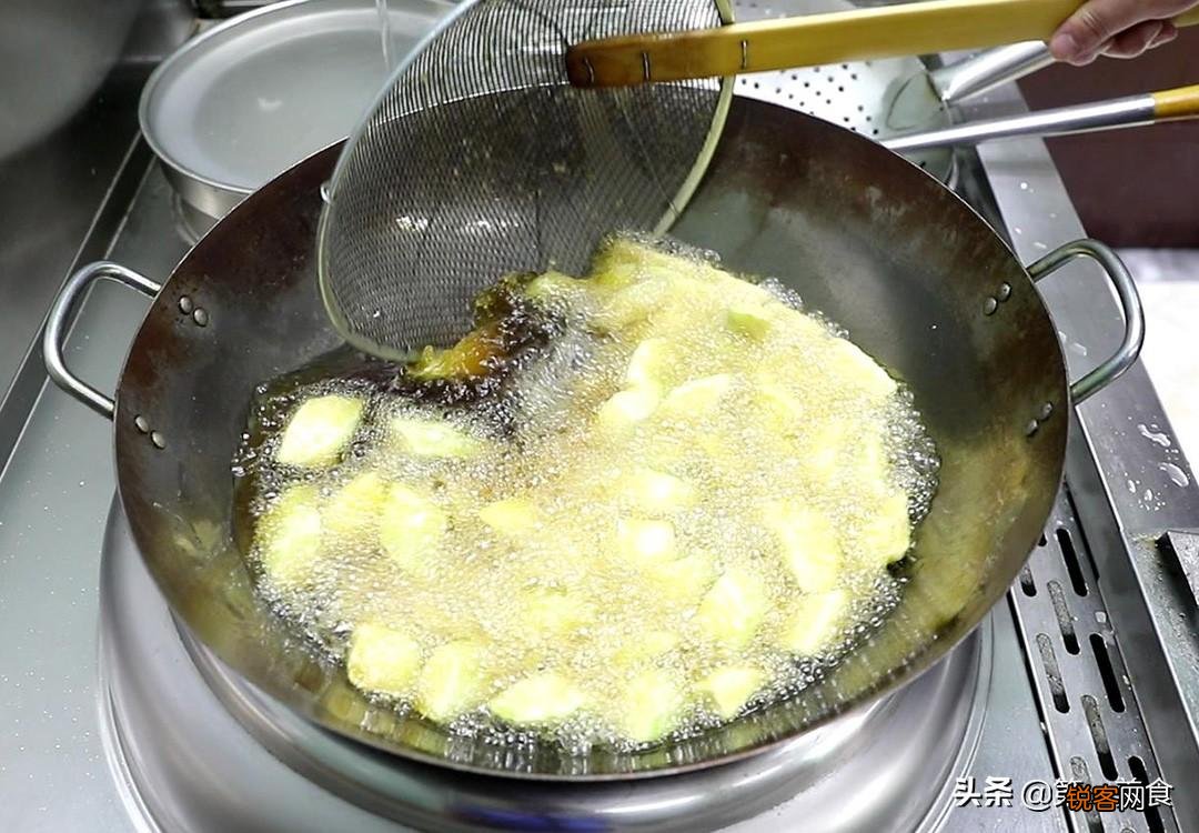 一点肉都不放，却比大鱼大肉都香，特别下饭 茄子的5种素烧做法