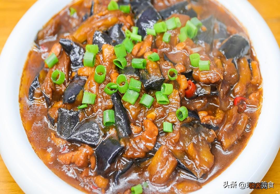一点肉都不放，却比大鱼大肉都香，特别下饭 茄子的5种素烧做法