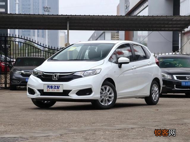 我想买一台车,10万左右的我不懂车,麻烦大家推荐一下？