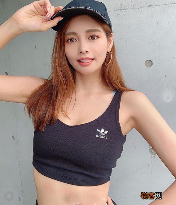 越南健身美女 颜值虽然不是很高,但是身材却很棒
