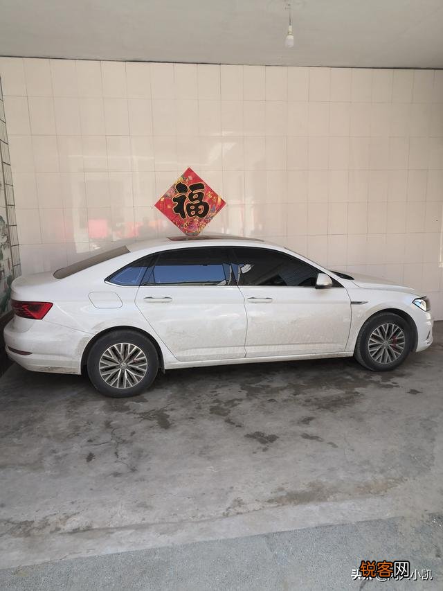 想买一辆十万左右的车,是在大众和吉利之间徘徊,该如何选择？