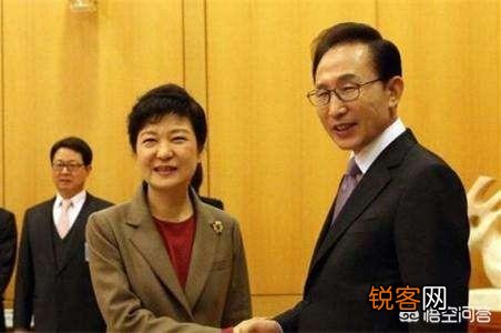韩国前总统李明博被检方求刑20年,并处以150亿韩元罚款,他的刑期会超过朴槿惠吗,你怎么看？