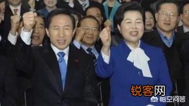 韩国前总统李明博被检方求刑20年,并处以150亿韩元罚款,他的刑期会超过朴槿惠吗,你怎么看？