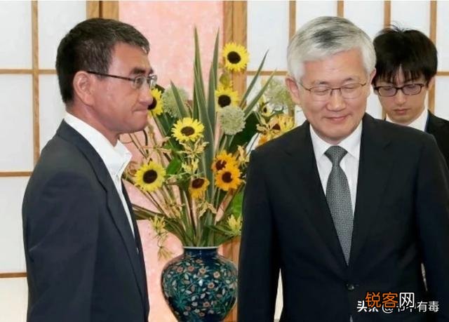 韩国总统文在寅得罪日本、得罪俄国,遭到日本制裁、俄国不满,会不会因此下台？