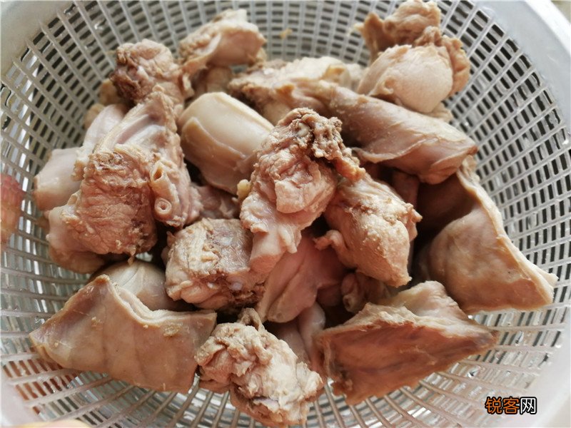 红烧兔子的做法怎么做好吃 红烧家兔肉这样做