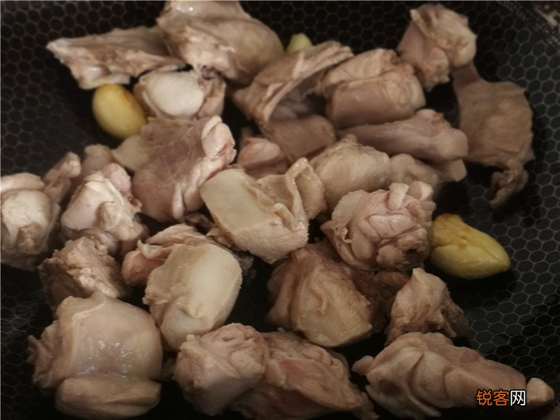红烧兔子的做法怎么做好吃 红烧家兔肉这样做