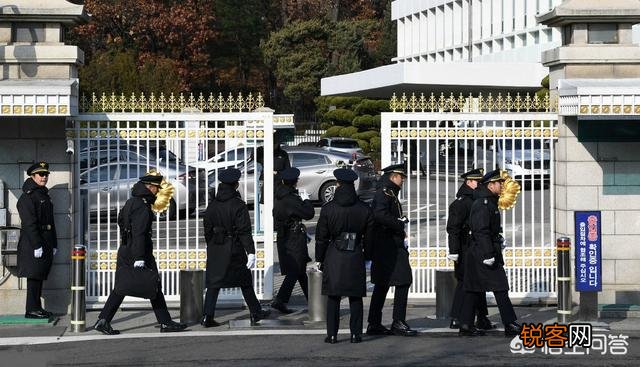大批检方冲入青瓦台展开调查,韩国总统文在寅会因此下台吗？