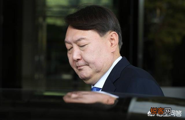 大批检方冲入青瓦台展开调查,韩国总统文在寅会因此下台吗？