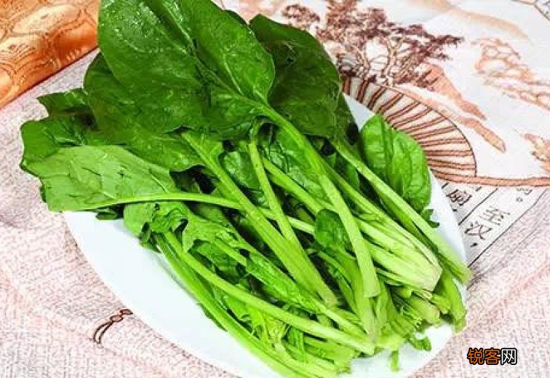 菠菜可以和胡萝卜一起吃吗