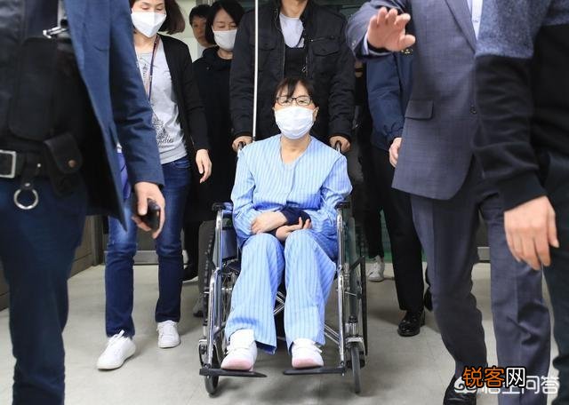 从朴槿惠的下场来看,你认为选上总统和做个好总统哪个更难？