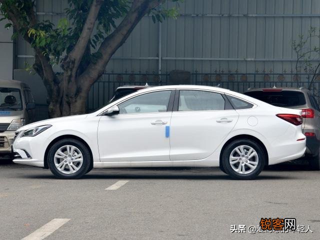 想买车,但是就不知道买什么牌子的车好,谁能帮帮我？