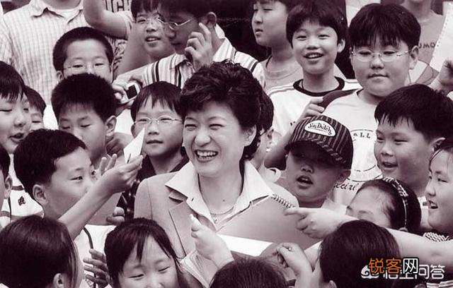 为什么韩国每届总统任期满似乎都受牢狱之灾？