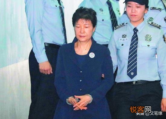 做韩国总统是不是得心理素质特别好？前李明博总统判刑17年,你怎么看？