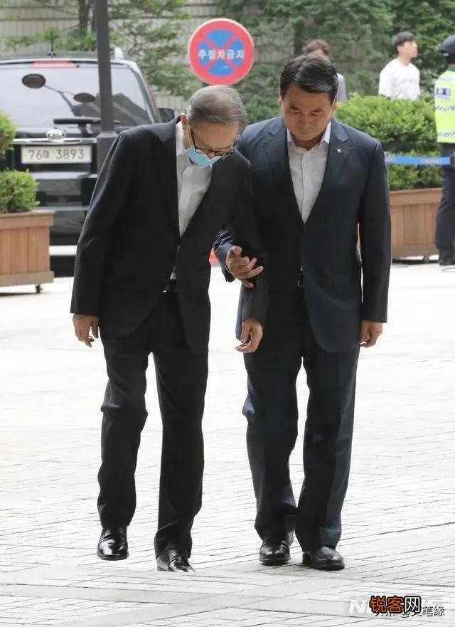 做韩国总统是不是得心理素质特别好？前李明博总统判刑17年,你怎么看？