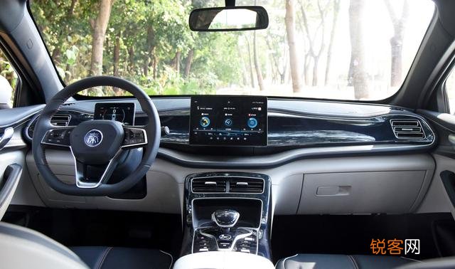 普通家庭第一辆车建议买哪一款合适,十万左右的？