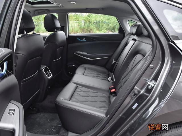 普通家庭第一辆车建议买哪一款合适,十万左右的？