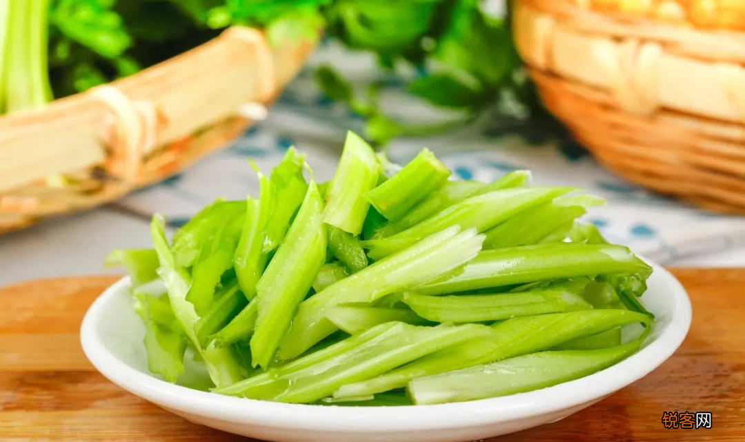 喝蔬菜汁的好处 喝芹菜汁有什么副作用