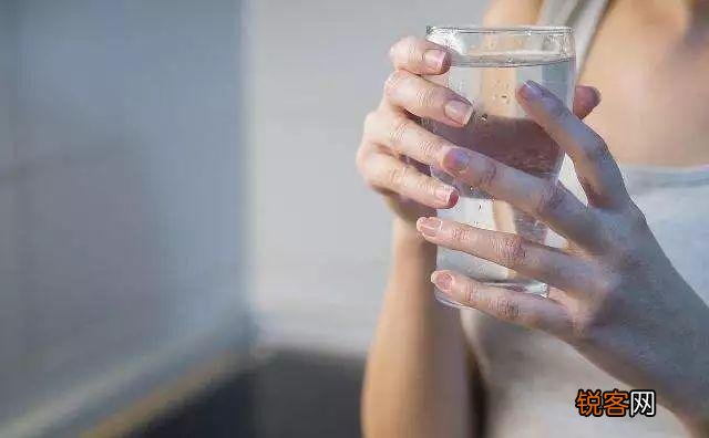 不管男女,身体出现这种“红痣”,说明你的肝脏病变了,究竟指的什么样的红痣？