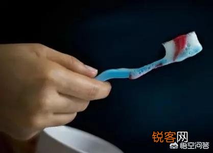 不管男女,身体出现这种“红痣”,说明你的肝脏病变了,究竟指的什么样的红痣？