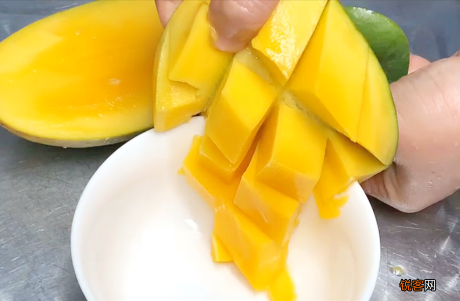 芒果怎么剥皮不浪费 快速剥皮不脏手