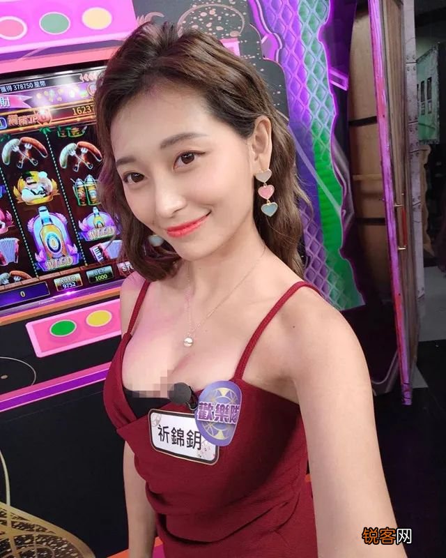 最美女警 身材好到打码