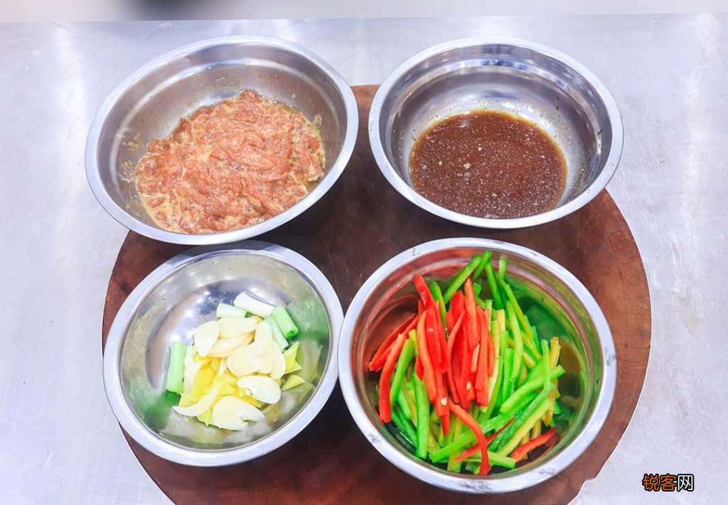 青椒炒肉丝的做法 青椒炒肉的步骤
