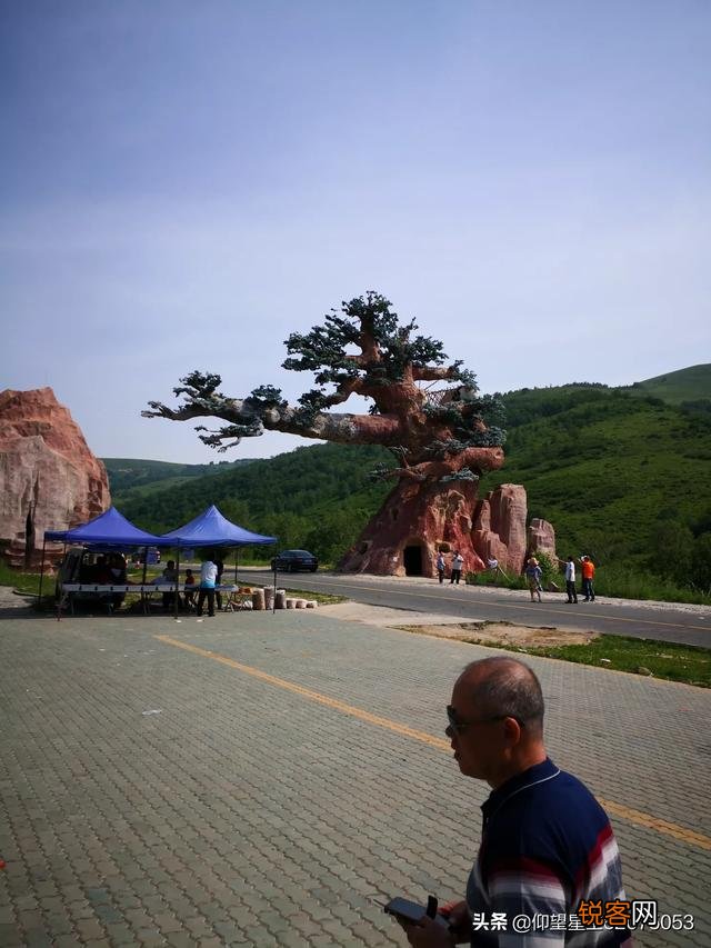 下周全家自驾游,准备从天津出发3-4天去大草原,有什么好的地点和路线推荐一下？