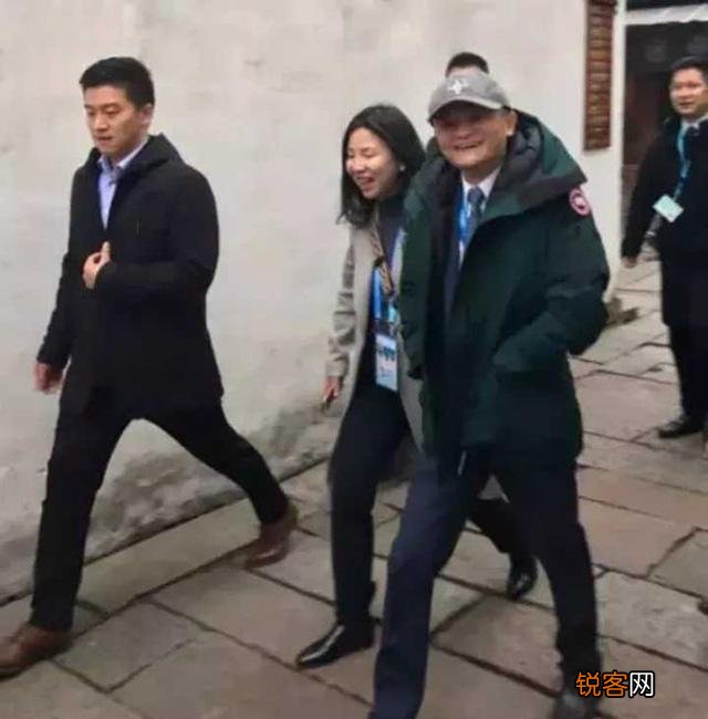 京东的刘强东和美团点评的王兴组局的“东兴会”,与丁磊组局的“三石饭局”有什么不同？