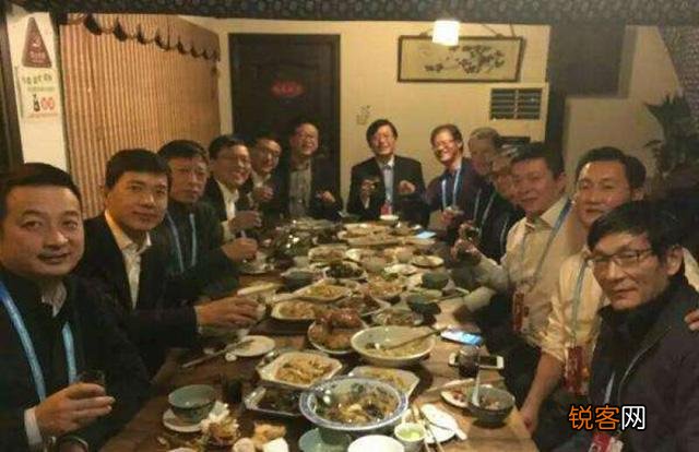 京东的刘强东和美团点评的王兴组局的“东兴会”,与丁磊组局的“三石饭局”有什么不同？