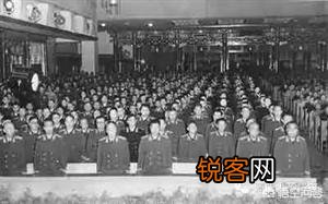 电视剧《亮剑》中的丁伟是纵队司令,为何仅授少将衔？
