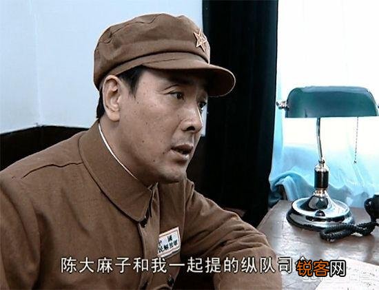 电视剧《亮剑》中的丁伟是纵队司令,为何仅授少将衔?