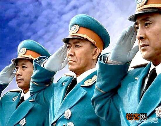 李云龙、丁伟、孔捷对授少将衔抵触吗？原因是什么？