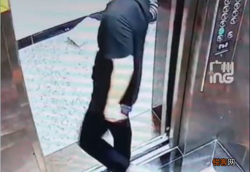 手机掉进电梯缝隙里面能找出来吗?